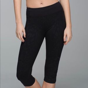 Lululemon Stash it Crop Animal Print Size 4
